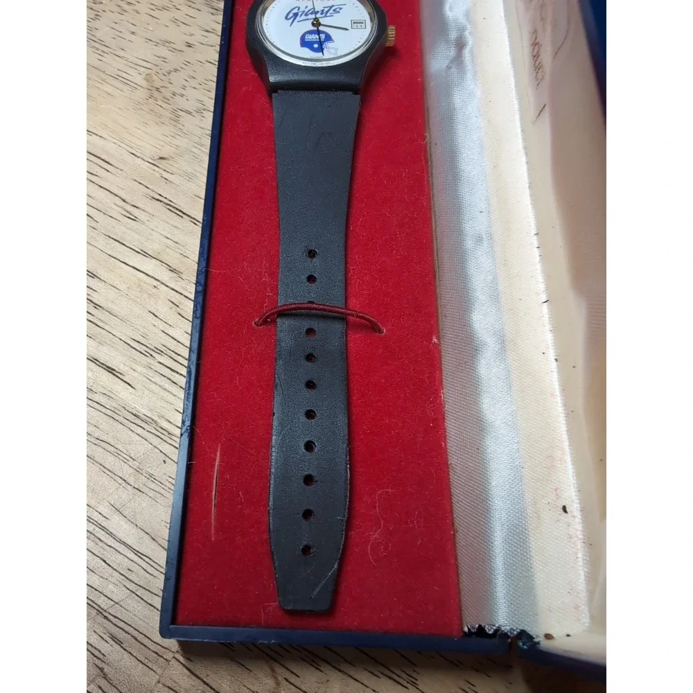 New York Giants Watch Bradley Quartz NFL Licensed Hard Case  Needs Battery.‎